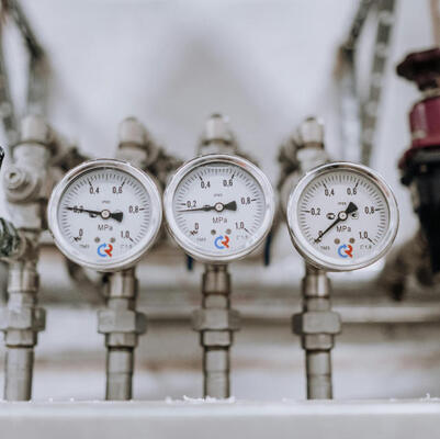 Διαφραγματικό μανόμετρο πίεσης με φλάντζα DN25, με κάτω σύνδεση και διάταξη σωλήνα Bourdon για βιομηχανικές εφαρμογές